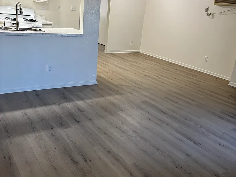 California Apartments — Photo 10