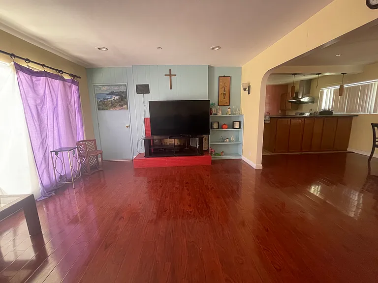 2548 Mayflower Ave #B — Photo 10