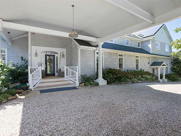 3rd image of 267 Peconic Bay Blvd