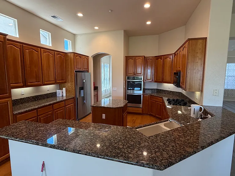 729 Richardson Dr — Photo 8
