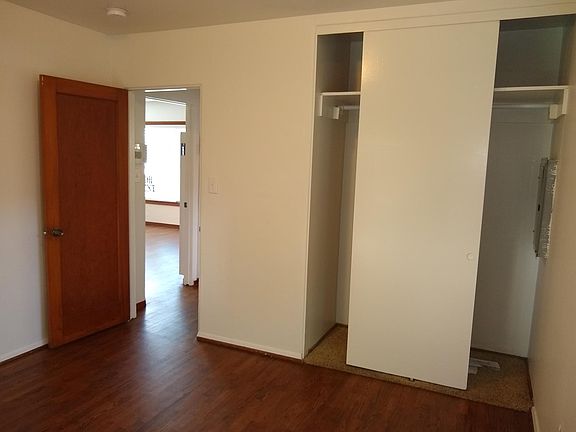 5th image of 284 Elm Ave