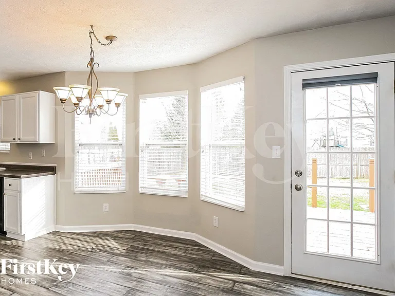445 Winterwood Dr — Photo 4