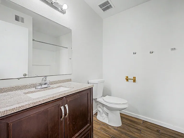 2605 E Lemon St — Photo 14