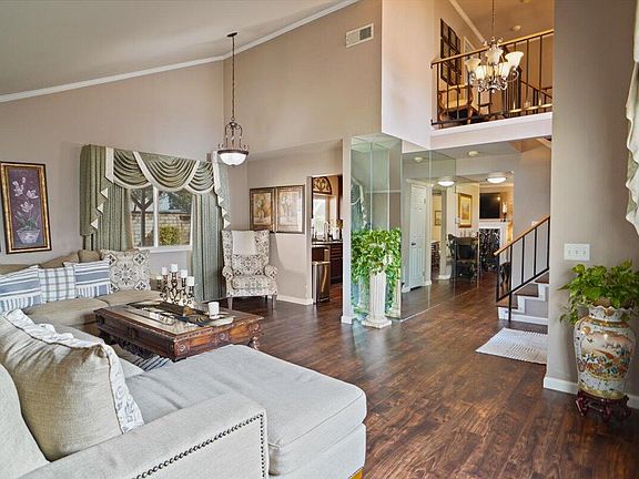 4th image of 215 Mountainside Dr