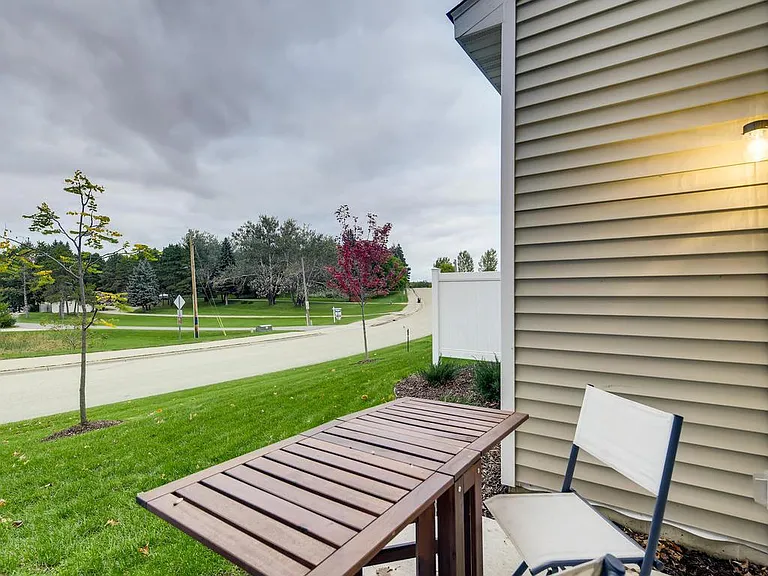 718 Maggie Way — Photo 22
