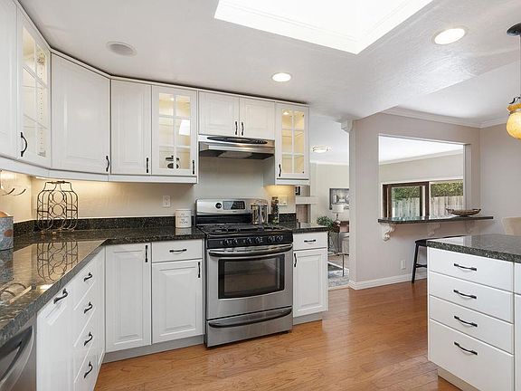 3rd image of 1565 Adobe Dr