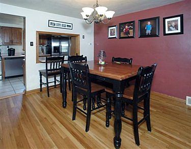 4th image of 885 Joan Dr