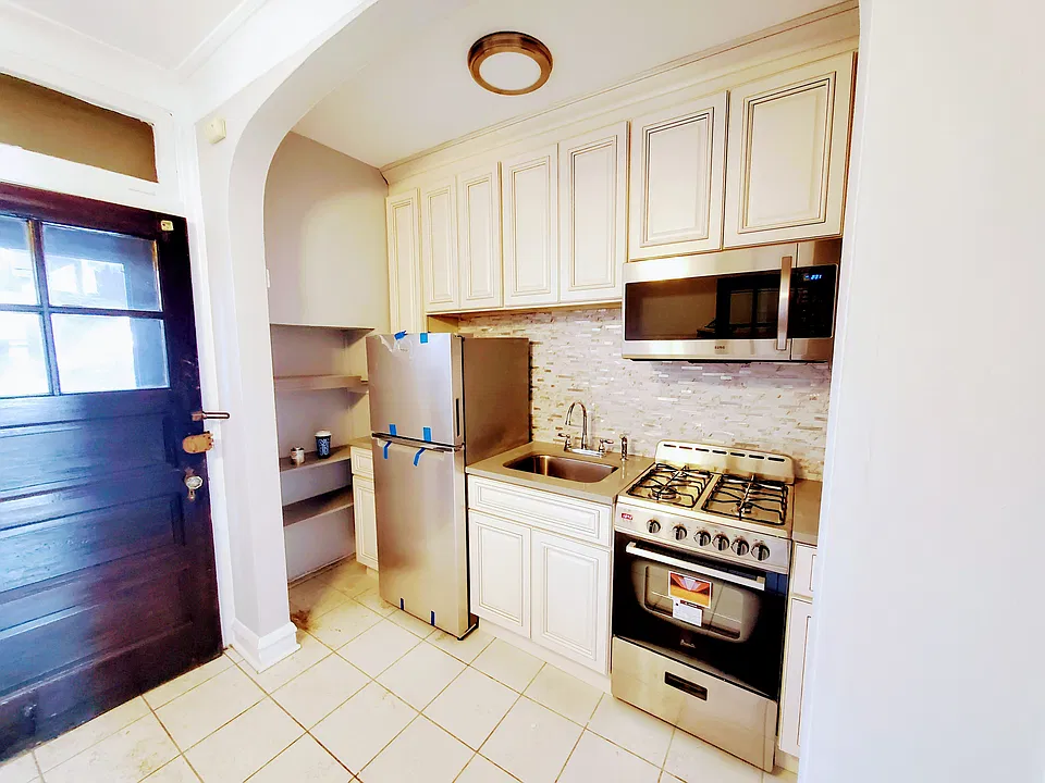 1900 W Wilson Ave #3A