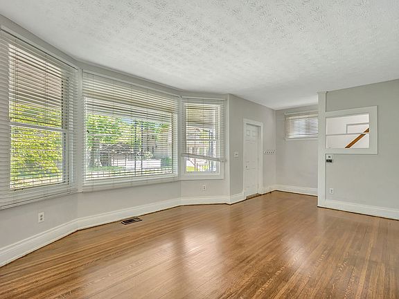 5th image of 105 Albert St