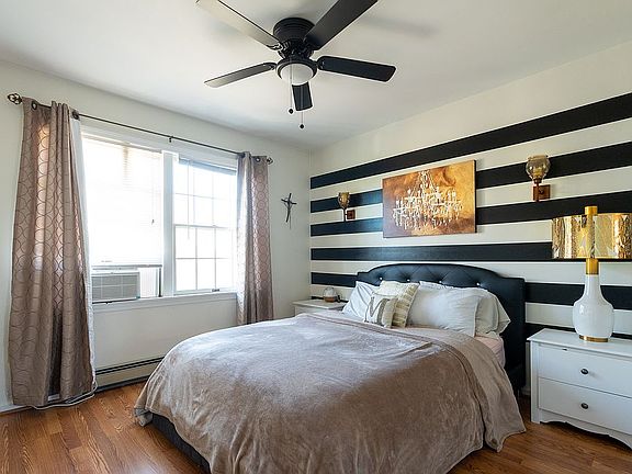 4th image of 48 Pocantico St E