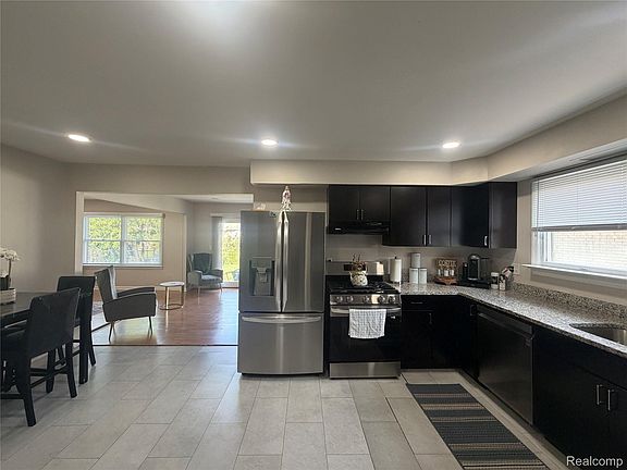 5th image of 37540 Rosebush St