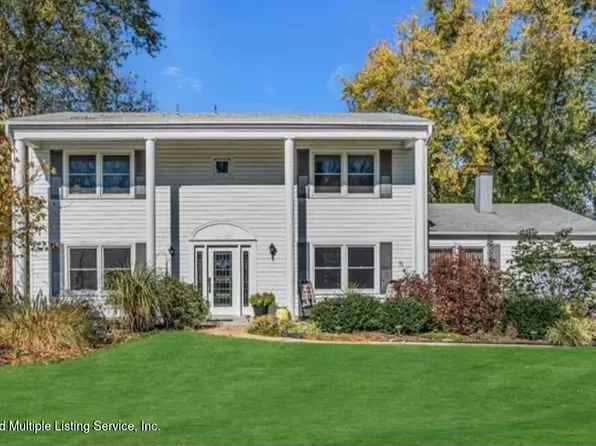 14 Kilmer Dr, Manalapan, NJ 07726