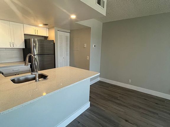 2nd image of 718 Executive Center Dr APT 25