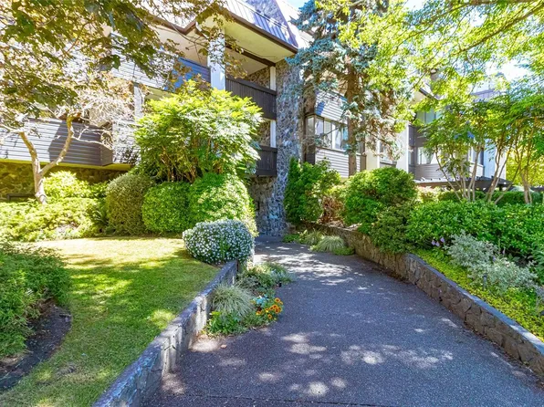 1120 Fairfield Rd #306, Victoria, BC V8V 3A7