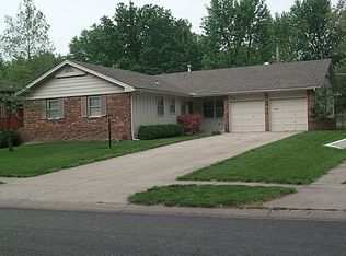 9400 Hayes Dr, Overland Park, KS 66212
