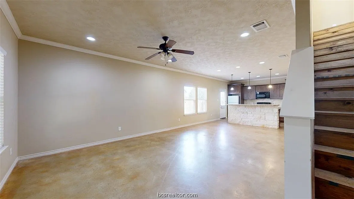 4 bed, 4.0 bath, 1815 sqft, $2,500 — Photo 2