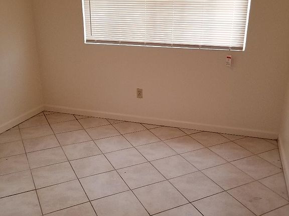 4th image of 486 Manzanita Ln