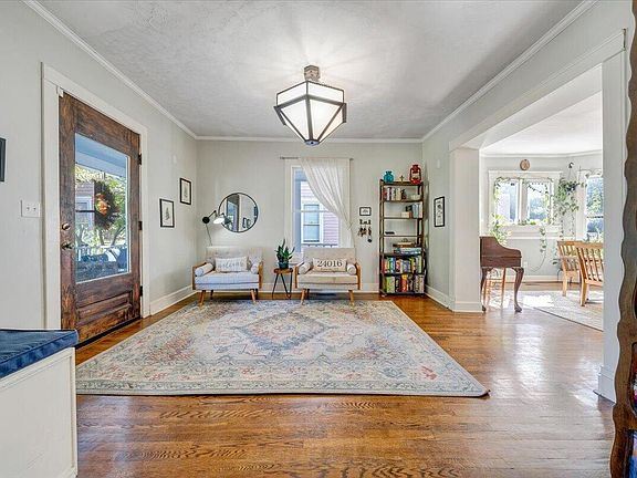 3rd image of 426 Woods Ave SW