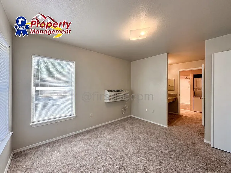 850 W Belmont St #104 — Photo 11