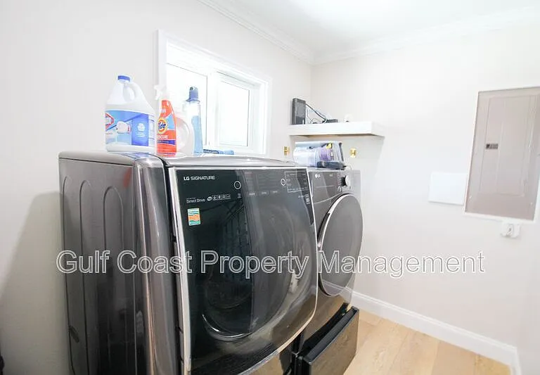 691 Russell St — Photo 37
