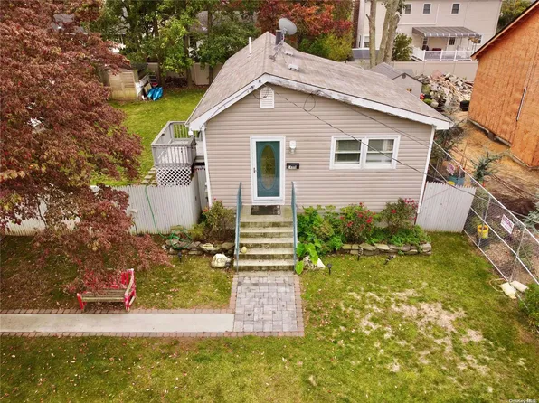 2480 Poppy Street, East Meadow, NY 11554