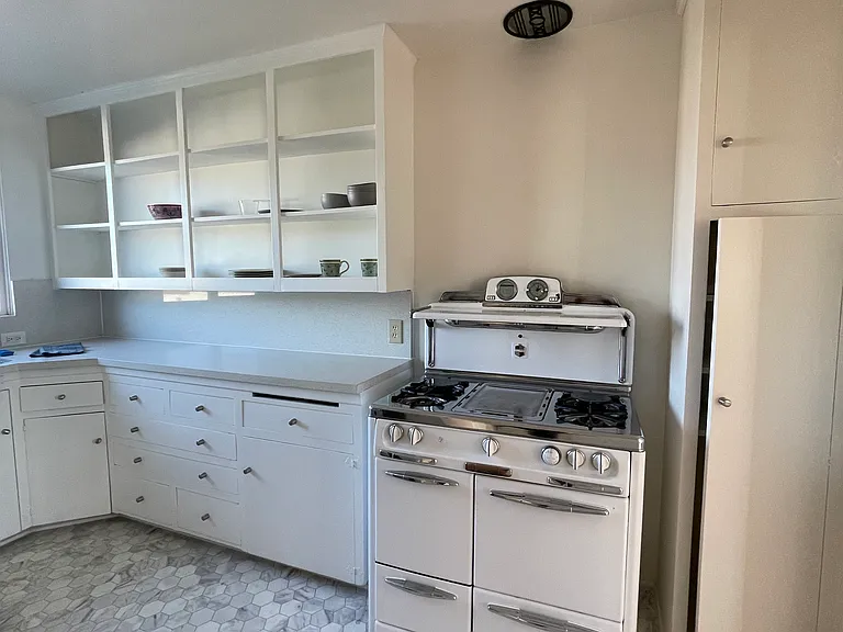 4402 N Lakewood Blvd #4402 — Photo 1