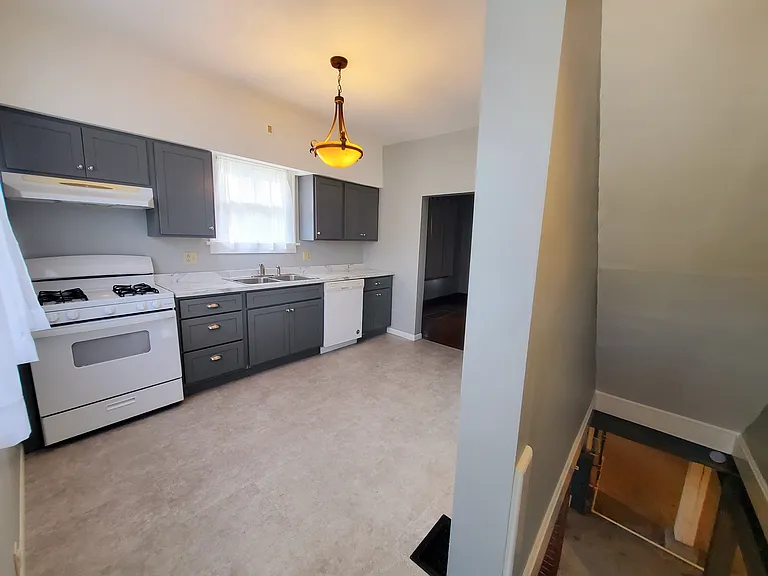 2300 State St — Photo 14