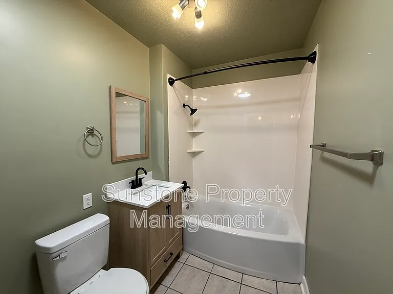 223 S Evanston Ave — Photo 16