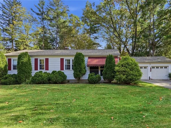 15 Woodland Rd, Scituate, RI 02857
