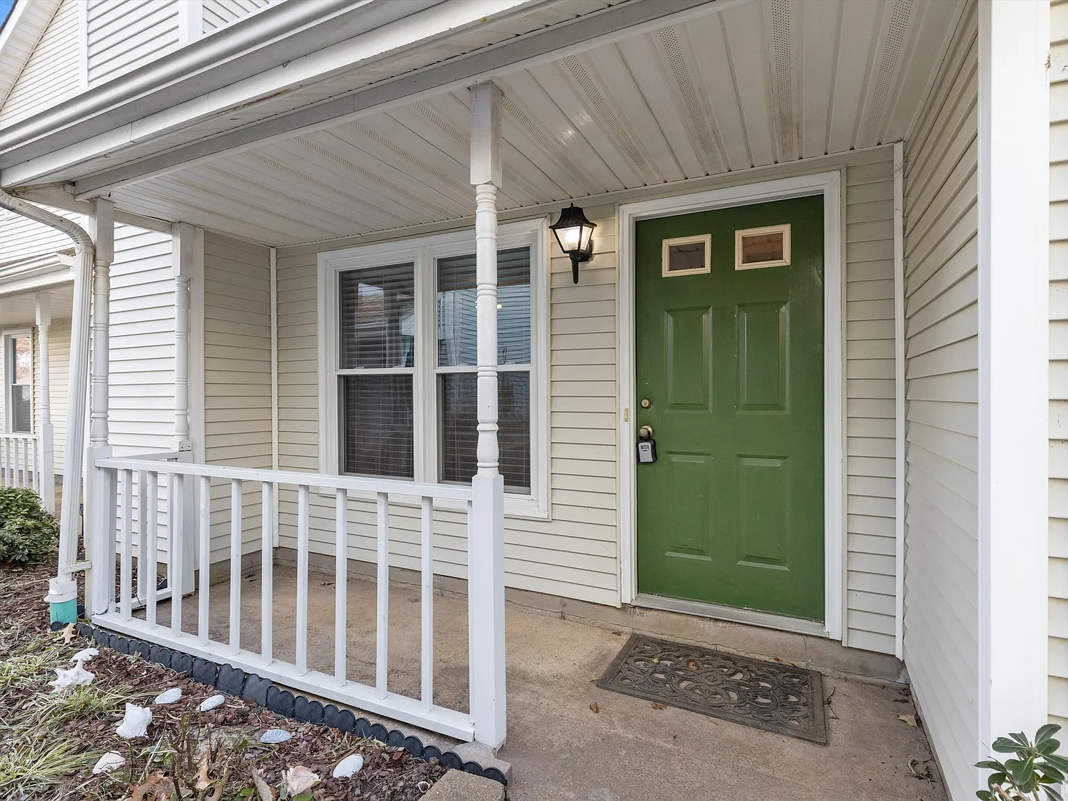 3 bed, 2.5 bath, 1280 sqft, $2,400 — Photo 1