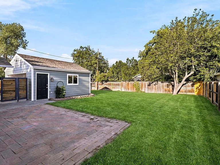 2741 S Jackson St — Photo 33