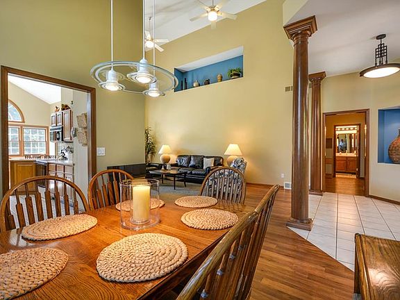 5th image of 128 Greenward Way S