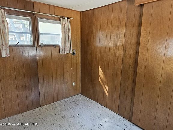 5th image of 106 Hemlock Cir