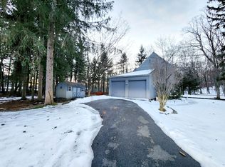 239 Rock Ridge Rd, Mount Pocono, PA 18344