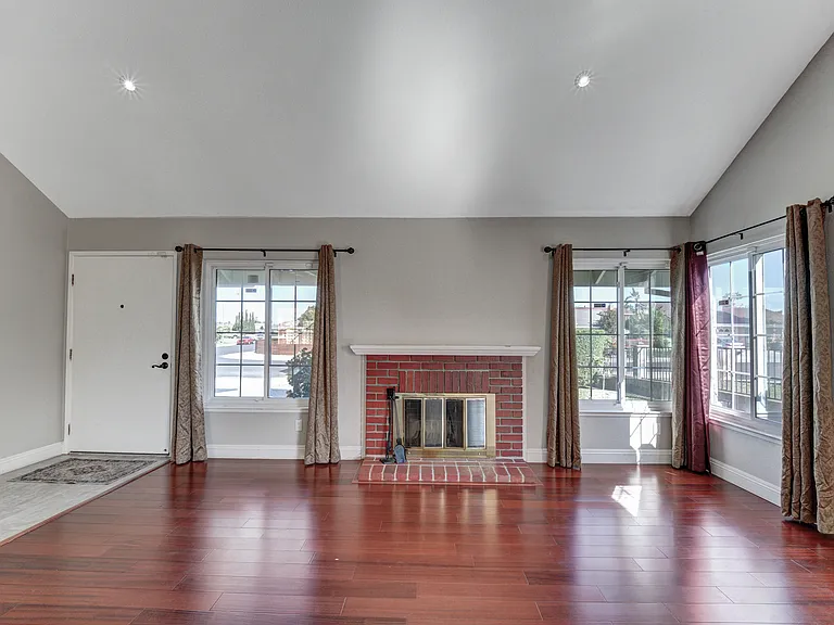 4608 Rochelle Dr — Photo 5