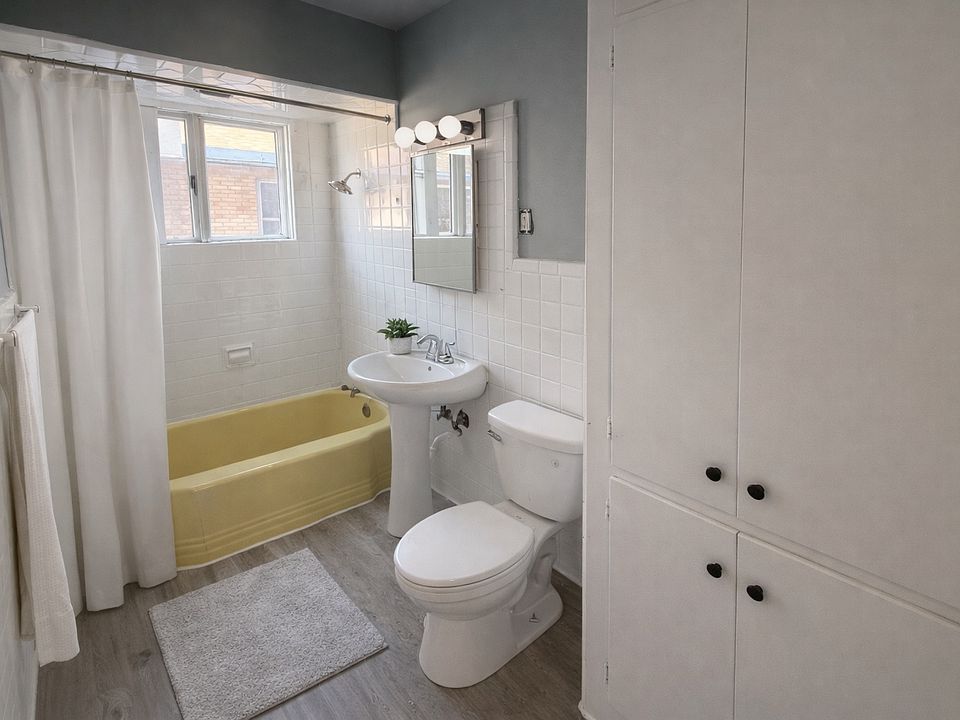 2nd image of 719 Van Wie Ave #1W