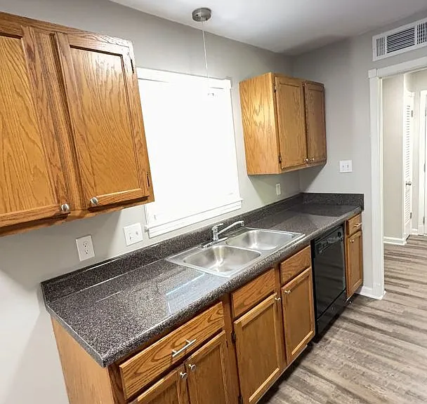 1732 Colebrook Ave — Photo 6