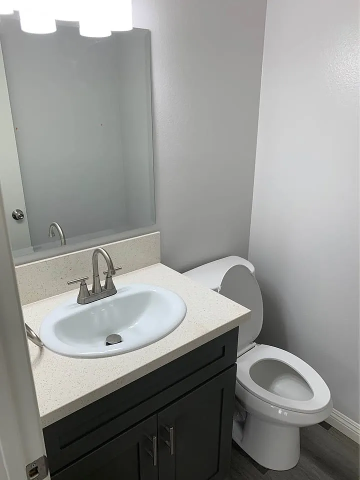 Building Photo - 1133 Linden Ave #5
