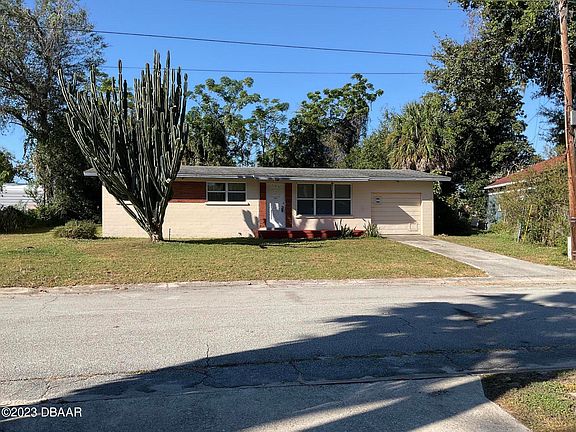 2nd image of 128 Oakwood Dr