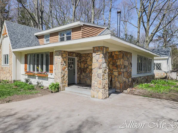 5182 Lake Harbor Rd, Muskegon, MI 49441