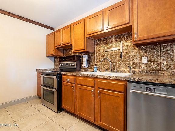 2nd image of 1530 HIGHLAND Avenue