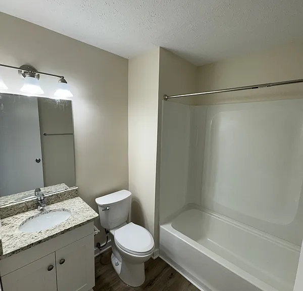 956-988 W Liberty St #956-B — Photo 7