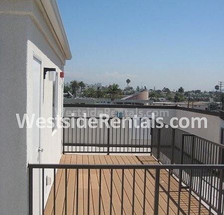 2nd image of 3427 Mentone Ave APT 3