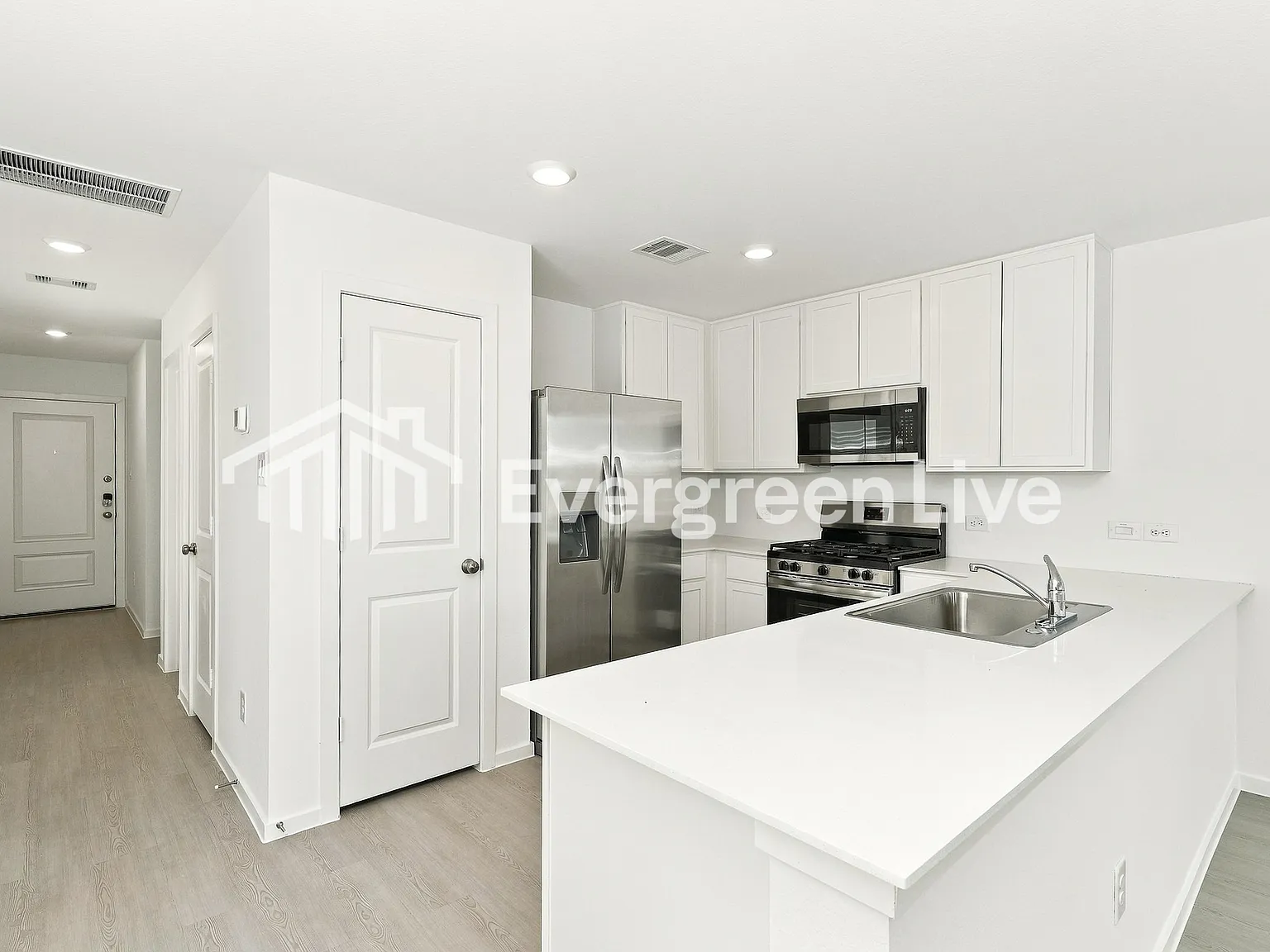 4 bed, 2.5 bath, 1535 sqft, $1,705 — Photo 4