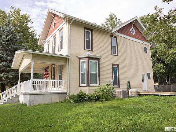 3rd image of 528 Central Ave