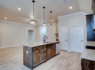 125 N Las Vegas Trl, White Settlement, TX 76108