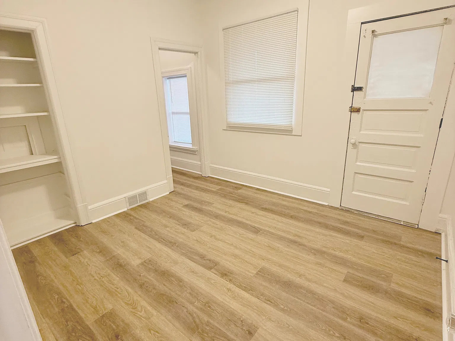 1708 E Lafayette Pl — Photo 3