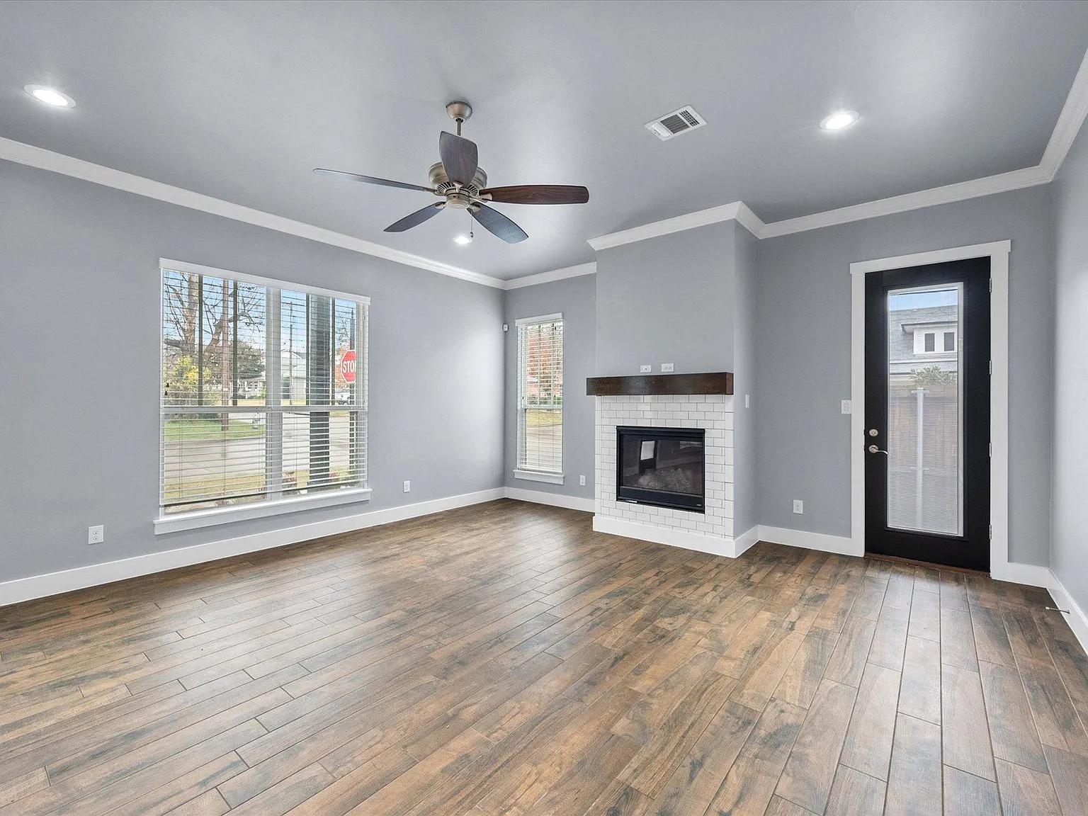 3 bed, 2060 sqft, $3,000 — Photo 3