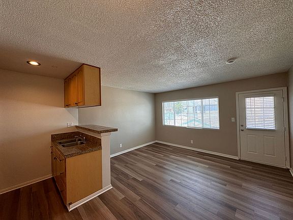 5th image of 257-259 Seal Beach Blvd #P