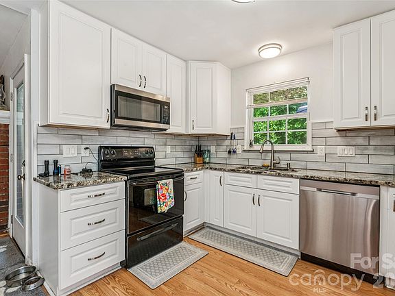 5th image of 13221 Crooked Pine Ct